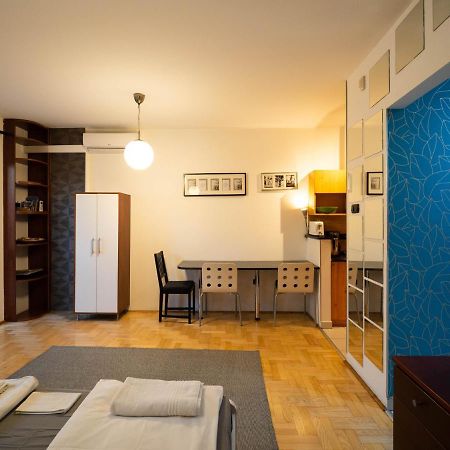 Super Cute Studio With Terrace Next To Gozsdu Passage บูดาเปสต์ ภายนอก รูปภาพ