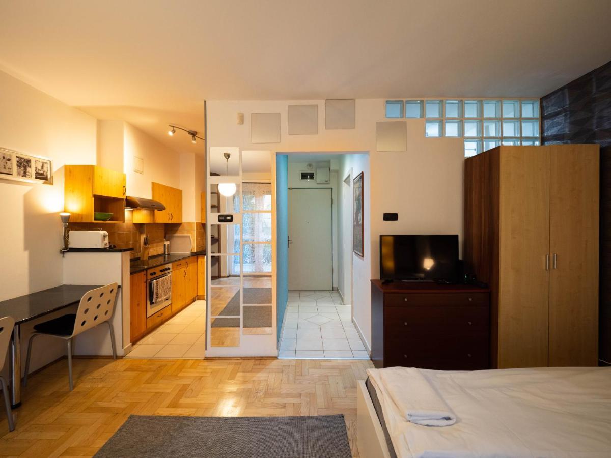 Super Cute Studio With Terrace Next To Gozsdu Passage บูดาเปสต์ ภายนอก รูปภาพ
