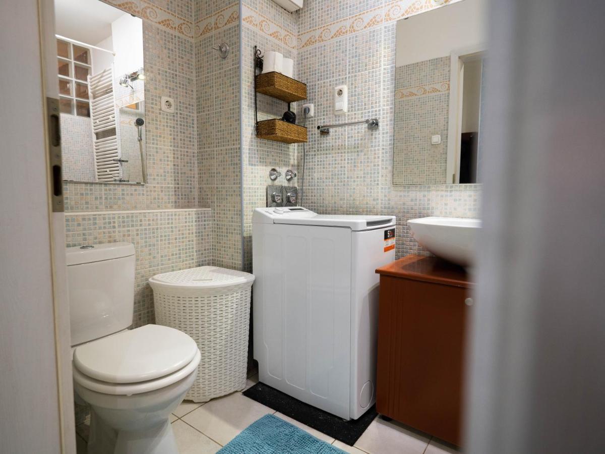 Super Cute Studio With Terrace Next To Gozsdu Passage บูดาเปสต์ ภายนอก รูปภาพ