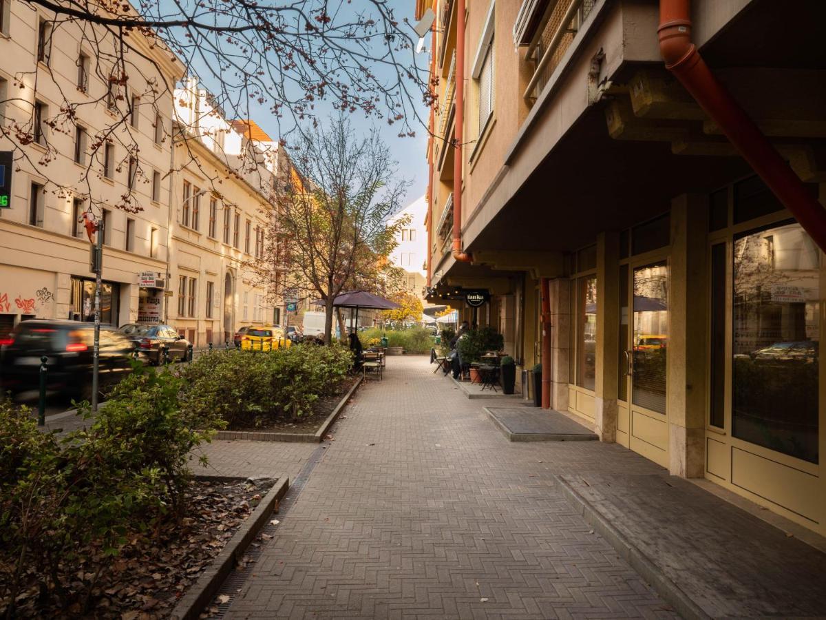 Super Cute Studio With Terrace Next To Gozsdu Passage บูดาเปสต์ ภายนอก รูปภาพ